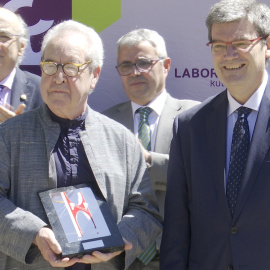 John Banville y Miren Agur Meabe, premiados en la Feria del Libro de Bilbao