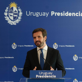 El presidente del PP, Pablo Casado, durante su comparecencia ante los medios en Montevideo, Uruguay.