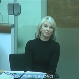 Corinna Larsen, durante su declaración por videoconferencia en el juicio contra el comisario José Manuel Villarejo, por delitos de calumnias y denuncia falsa contra el ex jefe del CNI.