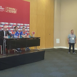 Multitud de medios en la rueda de prensa del Valencia CF