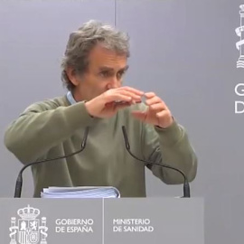 Los 'otros' Fernando Simón: estos son los rostros de la pandemia a nivel mundial