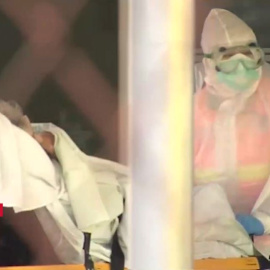 Familiares de ancianos residentes en centros de Madrid se querellan contra Ayuso