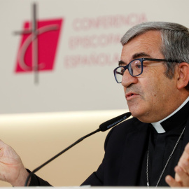 Los obispos le piden a Ayuso que se lea la carta del Papa antes de criticarle