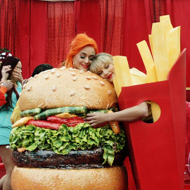 Taylor Swift y Katy Perry sellan la paz con You Need to Calm Down