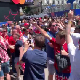 Buen ambiente entre las aficiones del Tottenham y Liverpool