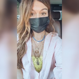 Madame de Rosa da negativo en COVID-19 pero continúa con fiebre