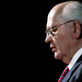 ARCHIVO. El Premio Nobel de la Paz y ex presidente soviético, Mikhail Gorbachev, pronuncia un discurso durante un evento en Venezuela.