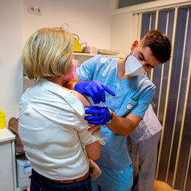 El Servicio Vasco de Salud-Osakidetza inicia este lunes en un centro de salud de Vitoria la vacunación contra la gripe entre los colectivos de riesgo.