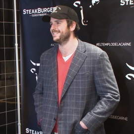 Álex Lequio cumple 27 años paseando con un amigo