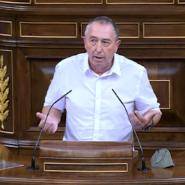 Rapapolvo de Baldoví a Vox: "Abascal estuvo cobrando dos años sin ir a trabajar. ¿Ha devuelto ya el dinero del chiringuito del PP sin ir a trabajar?"