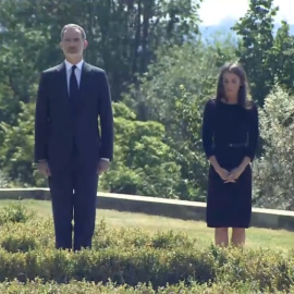 Los Reyes y sus hijas, de riguroso luto, rinden homenaje a las víctimas del coronavirus