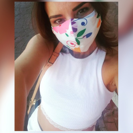 Chenoa pide "prudencia" mientras luce una mascarilla muy colorida