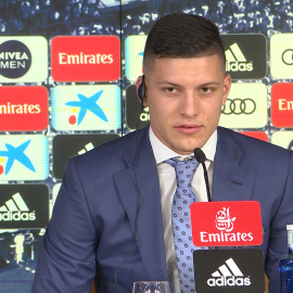 Jović dice ser "el chico más feliz del mundo" por fichar por el Madrid