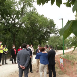 El alcalde de Sevilla visita obras de mejoras en parques de Torreblanca