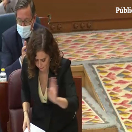 "Bueno...hasta luego. Da igual. Paso": La respuesta de Ayuso cuando le preguntan por la gestión de la pandemia