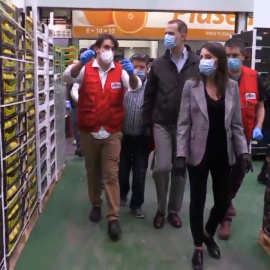 Los Reyes Don Felipe y Doña Letizia visitan de madrugada Mercamadrid