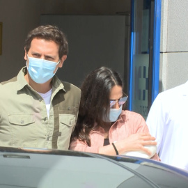 Malú y Rivera abandonan el hospital tras el nacimiento de Lucía