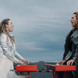 Will Ferrell y Rachel McAdams protagonizan el videoclip oficial de "Volcano Man"