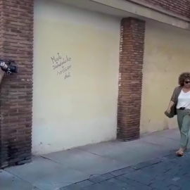 El actor Wally Shawn se dirige al set de rodaje de la película de Woody Allen en San Sebastián