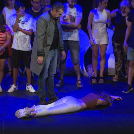 Jorge Astyaro protagoniza el show 'Hipnonautas' en el Teatro Lara