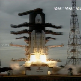 India lanza con éxito su primera misión rover lunar Chandrayaan-2