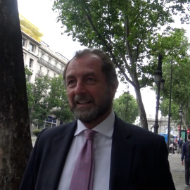 Luis Gasset, pareja de Ágatha Ruiz de la Prada, sonríe al amor