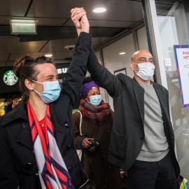 El activista político egipcio-palestino Ramy Shaath llega al aeropuerto CDG cerca de París