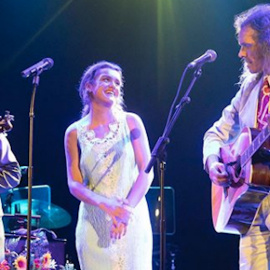 Amaia Romero emociona a sus fans cantando junto a Los Hermanos Cubero