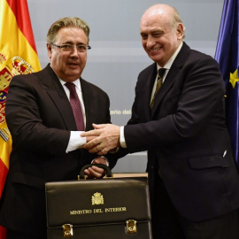 Los exministros de Interior Juan Ignacio Zoido y Jorge Fernández Díaz. - AFP