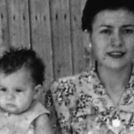 A la izquierda, Paz Mendieta con Francisco Vargas en brazos. A la derecha, Ascensión Mendieta.- ARCHIVO FAMILIAR