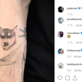 Joe Jonas y Sophie Turner se tatúan a Waldo, su perro fallecido
