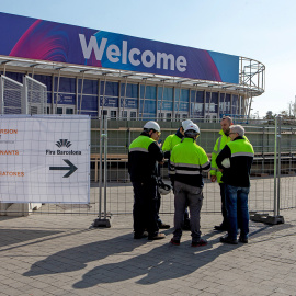 Workers look at the 'welcome' sign at the Fira de Barcelona, venue where the World Mobile Congress was to be held, in Barcelona, Spain, 13 February 2020, a day after organizers canceled the congress. According to GSMA, company in charge of 