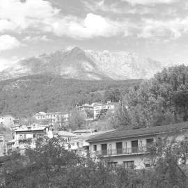 Vista general de la localidad de Cuevas del Valle.- GORKA CASTILLO
