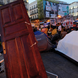  1 de junio de 2011, Puerta del Sol de Madrid.- AFP PHOTO / PIERRE-PHILIPPE MARCOU