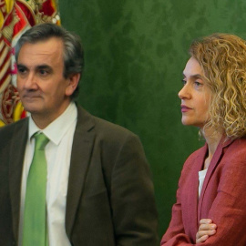 José de Francisco, ex secretario de Estado y hasta ahora jefe de gabinete de Meritxell Batet, con la presidenta del Congreso.