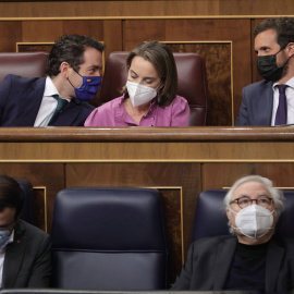 13/10/2021.- Pablo Casado, Teodoro García Egea y Cuca Gamarra en su bancada, por encima de la del Gobierno. Eduardo Parra / Europa Press