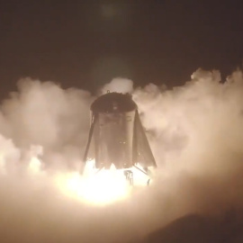 Space X logra elevar sin anclajes su prototipo de cohete Starhopper