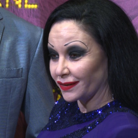 Alaska cumple 57 años en su mejor momento