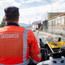 Imagen de archivo de un agente de la Ertzaintza.