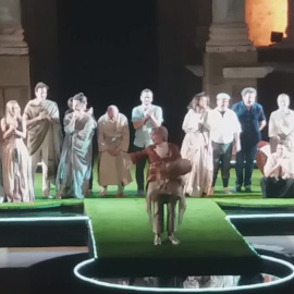 Concha Velasco, emocionada tras el estreno de 'Metamorfosis' en Mérida 