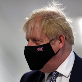 El primer ministro del Reino Unido, Boris Johnson, visita el Hospital de la Universidad de Milton Keynes en Buckinghamshire (24/01/2022).