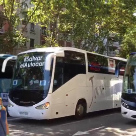 Autocares vuelven a protestar en Barcelona para reclamar ayudas