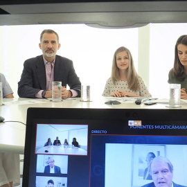 Los Reyes y sus hijas se reúnen con los ganadores de los Premios Princesa de Girona