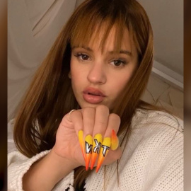Rosalía sorprende con su impactante manicura