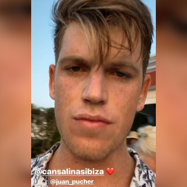 Miguel Bernardeau disfruta del verano desde el mar