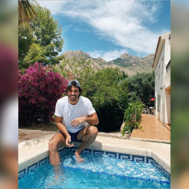 Andrea Duro y Juan Betancourt disfrutan de un día veraniego en Alicante