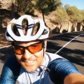 David Bisbal disfruta de un paseo en bici por la montaña