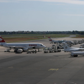 TUI cancela todos sus vuelos de Reino Unido a España y los políticos piden "coordinación"