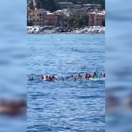 Fans de Cristiano y Georgina acuden a verles al yate donde veranean