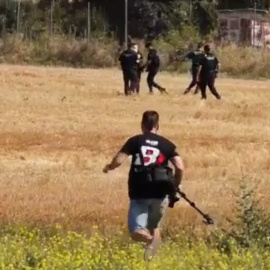 Un periodista denuncia que la Guardia Civil silenció su trabajo durante una protesta contra la visita de los reyes a Navarra
